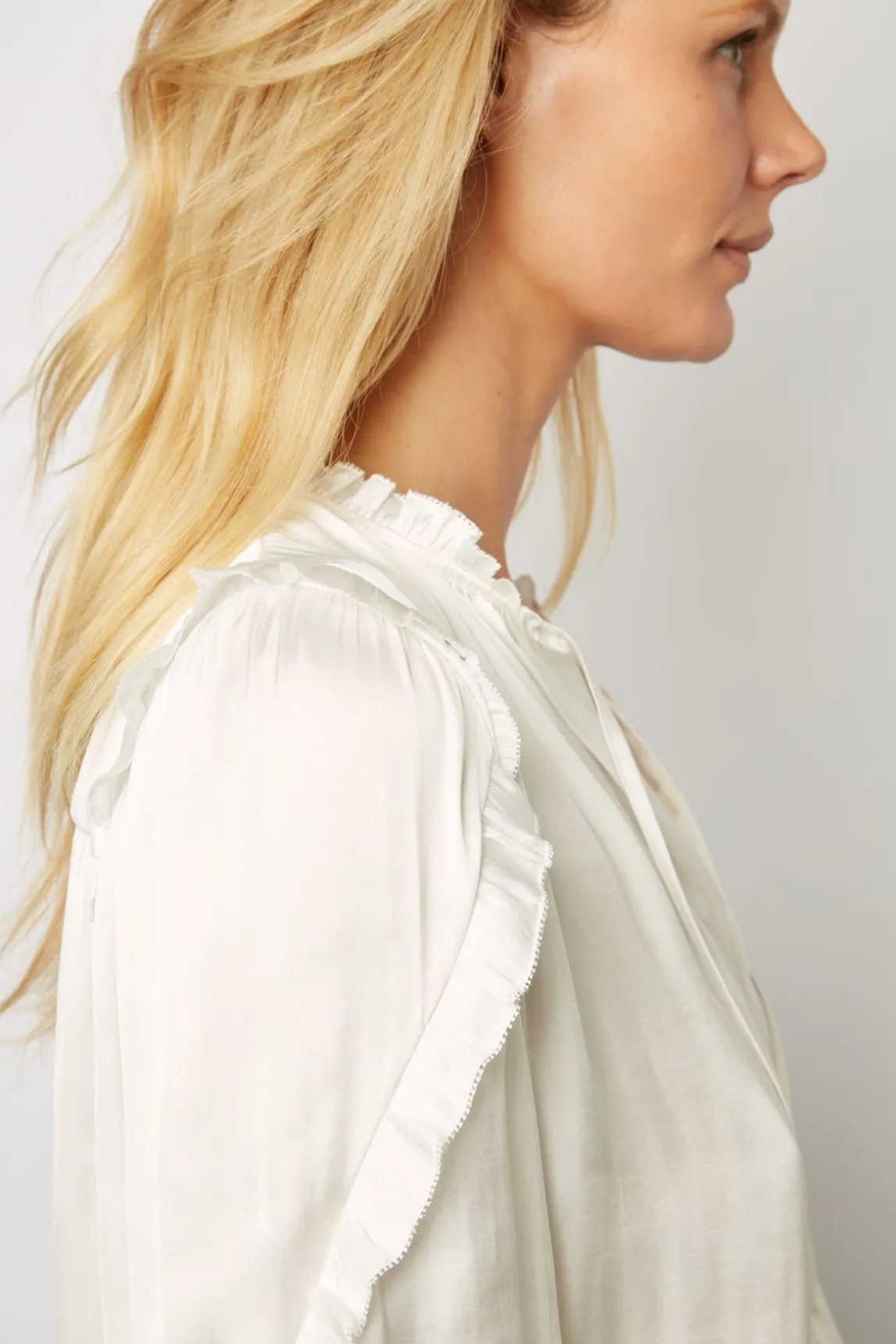 Blouse En Satin A Volants Blanc - Alexia
