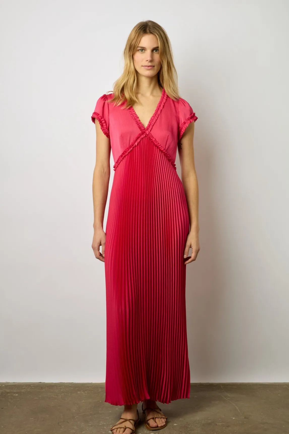Robe Longue Cintree Plissee Rose Vif - Elvy
